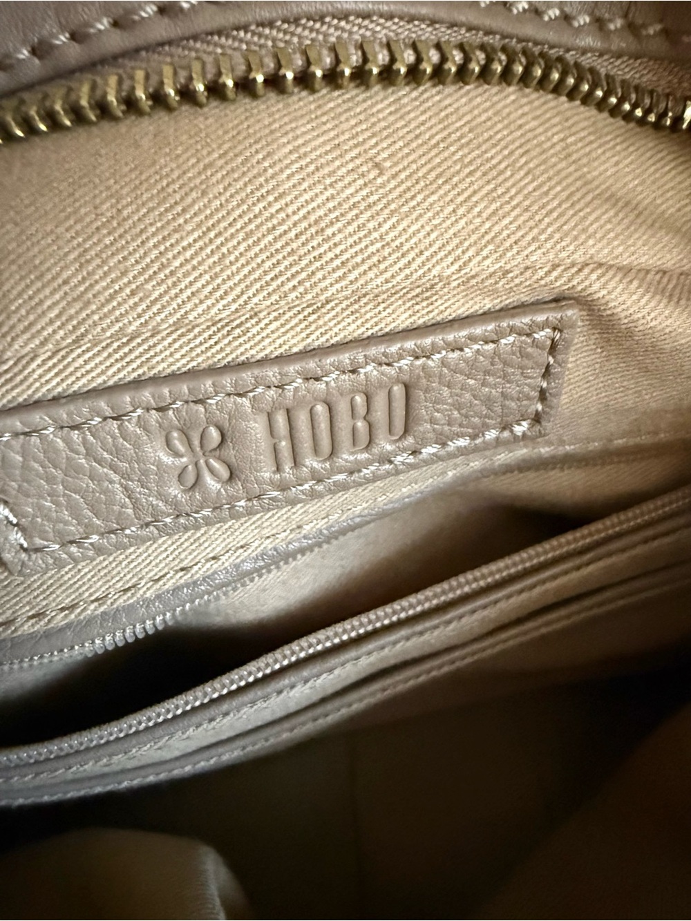 New HOBO International Darling Slouchy bag in a taupe leather - Picture 12 of 12